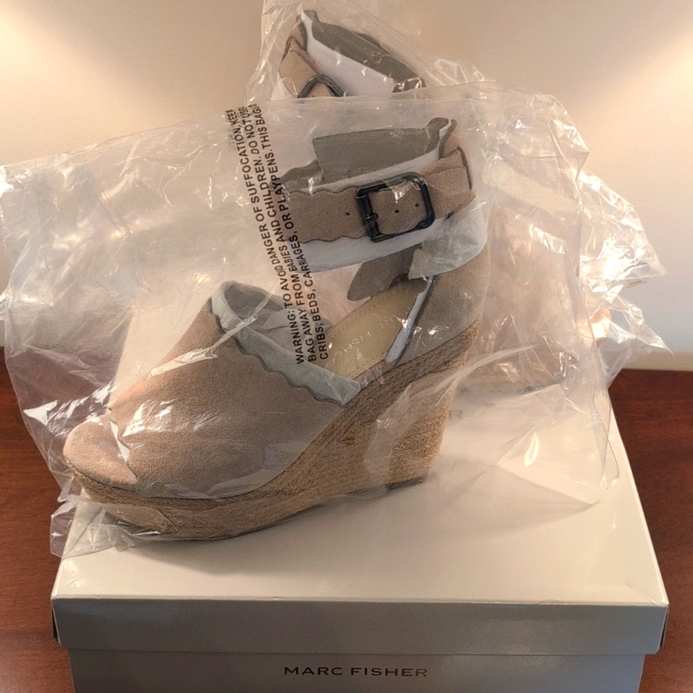 SALE🎉 Marc Fisher Haya Scalloped Ankle Strap Espadrille Wedge - Picture 9 of 9